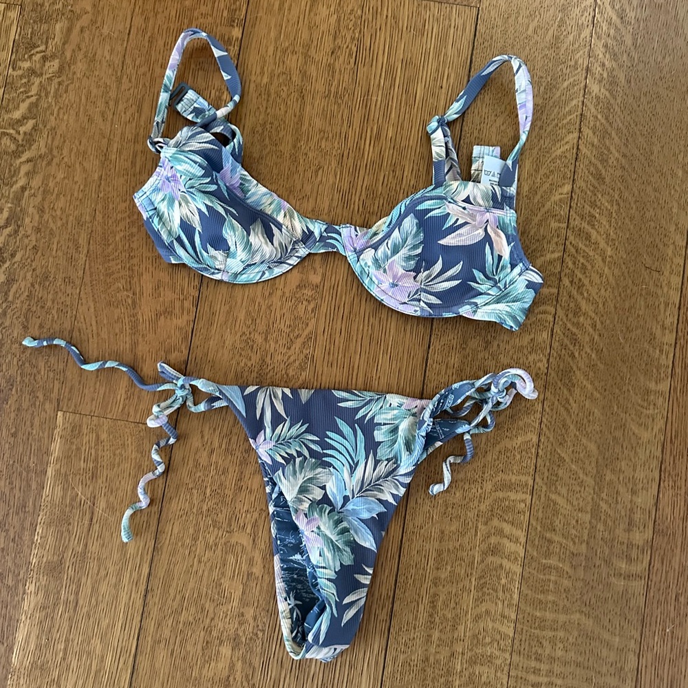 BRAND NEW Salty Crew Reversible Floral Print Women's Bikini Set